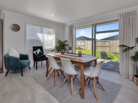 A dining room with a table and chairs at Serendipity at One Tree Point - Whang?rei Holiday Home