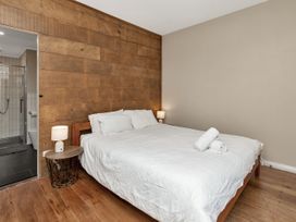 A bedroom with a bed and shower in Chic Whangarei Retreat - 10 min Walk to CBD Whangarei