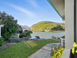 A garden with a view of water and mountains at Birdlings Flat Banks Peninsula