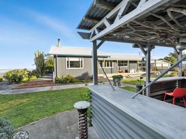 An outdoor area with a house and garden at Birdlings Flat, Banks Peninsula