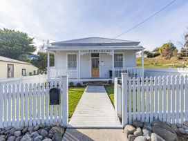 A house with a front porch and pathway at Ohakune Holiday Home in Ohakune