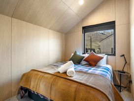 Apres Peak - Queenstown Holiday Home -  - 1182983 - thumbnail photo 11