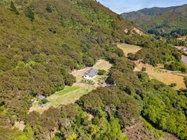 Hill Cottage - Featherston Holiday Home -  - 1182985 - thumbnail photo 3