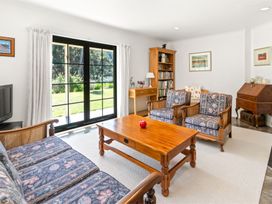 A living room with a sofa and armchairs at Hill Cottage - Featherston Holiday Home in Featherston