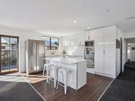 A kitchen with a countertop and appliances at Antimony Retreat - Cromwell Holiday Home in Cromwell