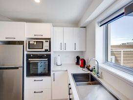 Sea-renity - Napier Holiday Home -  - 1183225 - thumbnail photo 5