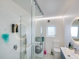 Sea-renity - Napier Holiday Home -  - 1183225 - thumbnail photo 13