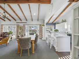 A dining room with a table and chairs alongside a kitchen at The Old Barn in Manchester