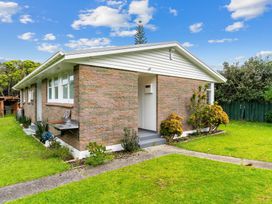 A house with a garden at Taotahi Hideaway - Ruakaka