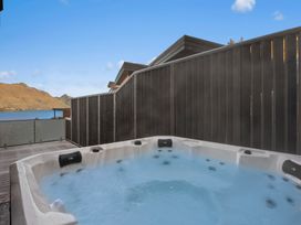 A hot tub with mountain view at Remarkable QT - Queenstown Holiday Home, Queenstown