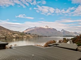 Remarkable QT  - Queenstown Holiday Home -  - 1183391 - thumbnail photo 4