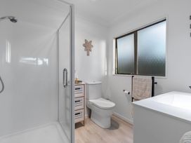 A bathroom with a shower, toilet, and sink at JB's Sanctuary - Papamoa Holiday Home Papamoa