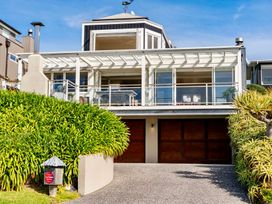 A house with a garage and driveway at Oli Kai - Algies Bay Holiday Home in Algies Bay