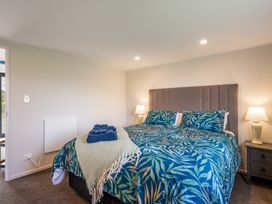 A bedroom with a double bed and bedside tables at The Retreat in New Zealand