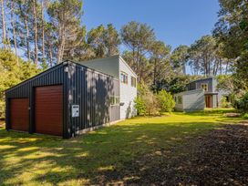Pine Haven - Matarangi Holiday Home -  - 1183535 - thumbnail photo 6