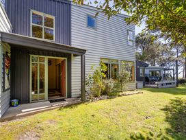 Pine Haven - Matarangi Holiday Home -  - 1183535 - thumbnail photo 3