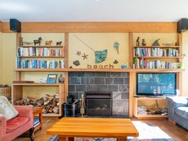 Pine Haven - Matarangi Holiday Home -  - 1183535 - thumbnail photo 7