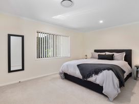 A bedroom with a bed and mirror at Nukuhau Bliss - Taupo Holiday Home Taupo Central