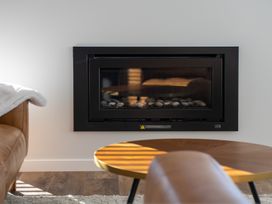 A living room featuring a fireplace and a coffee table at Harper on Hadley - Cromwell Holiday Home