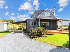 A house with a pathway and plants at Waipu in Waipu