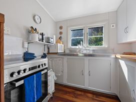 A kitchen with stove and sink at White-Sands Hideaway - Waihi Beach