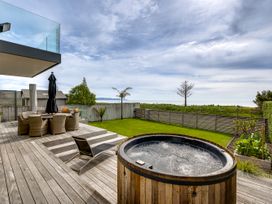 The Whyte House - Waimarama Beachfront -  - 1184086 - thumbnail photo 3