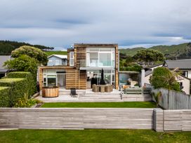 The Whyte House - Waimarama Beachfront -  - 1184086 - thumbnail photo 1