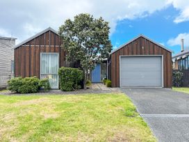 A house with a garage and garden at White Sands Haven - Omaha