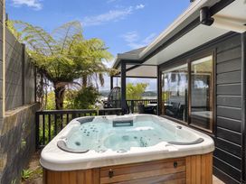 A hot tub on a wooden deck at Paihia in Paihia