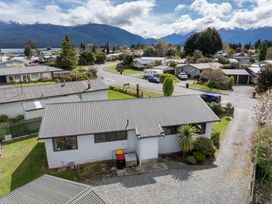 The Back Hut - Te Anau Holiday Home -  - 1190745 - thumbnail photo 1