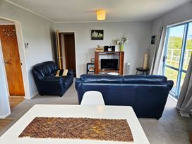 Restful on Rutherford - Waikanae Holiday Home -  - 1191099 - thumbnail photo 5