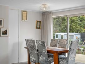 A dining room with a table and chairs at Rotorua Holiday Home in Rotorua