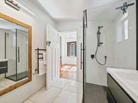 Ocean Breeze Cottage - Paekakariki Holiday Home -  - 1191287 - thumbnail photo 3