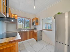 Ocean Breeze Cottage - Paekakariki Holiday Home -  - 1191287 - thumbnail photo 6