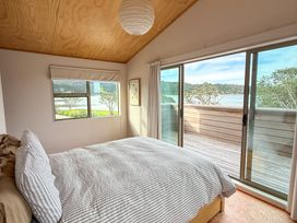 Tranquil Waterfront Getaway - Point Wells -  - 1191859 - thumbnail photo 14