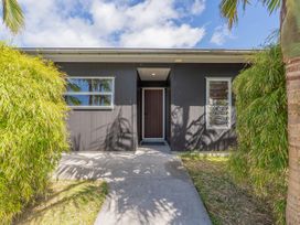 Summer Palms - Tairua Holiday Home -  - 1192095 - thumbnail photo 2