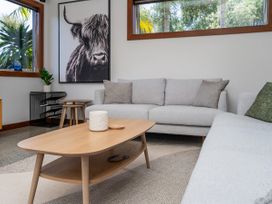 Summer Palms - Tairua Holiday Home -  - 1192095 - thumbnail photo 5