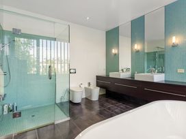 Azure Edge - Auckland Holiday Home -  - 1192097 - thumbnail photo 15