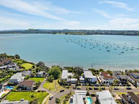 Azure Edge - Auckland Holiday Home -  - 1192097 - thumbnail photo 26