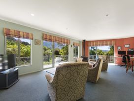 A living room with chairs and a television at Picton