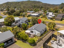 An aerial view of houses and gardens at Sea Breezes - Matarangi Holiday Home Whitianga