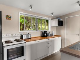 Treetop Break - Waipu Cove Holiday Home -  - 1193173 - thumbnail photo 9