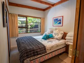 A bedroom with a bed and window at Seabreeze Hideaway - Golden Bay Holiday Home in Collingwood