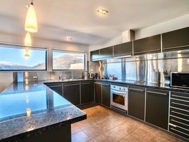 Lakefront Luxe Penthouse - Queenstown Central -  - 1193774 - thumbnail photo 7