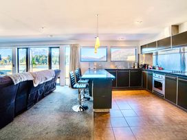 Lakefront Luxe Penthouse - Queenstown Central -  - 1193774 - thumbnail photo 8