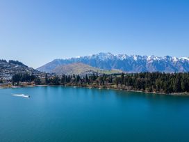 Lakefront Luxe Penthouse - Queenstown Central -  - 1193774 - thumbnail photo 3
