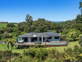 Hihi O Te Ra - Waterfront Waiotahe Holiday Home -  - 1193777 - thumbnail photo 3