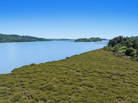 Hihi O Te Ra - Waterfront Waiotahe Holiday Home -  - 1193777 - thumbnail photo 4