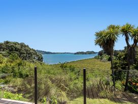 Hihi O Te Ra - Waterfront Waiotahe Holiday Home -  - 1193777 - thumbnail photo 9