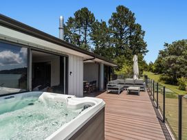 Hihi O Te Ra - Waterfront Waiotahe Holiday Home -  - 1193777 - thumbnail photo 1